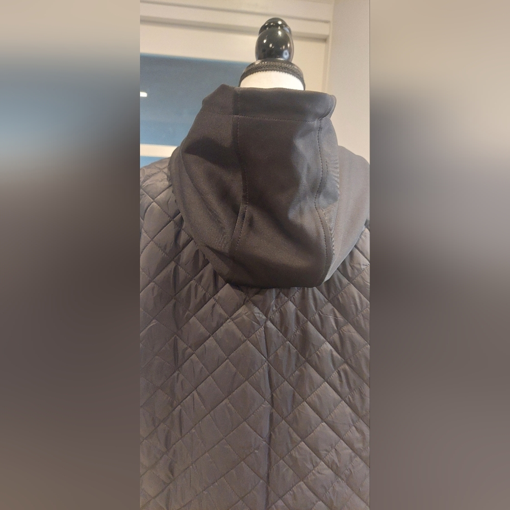 Elegant Black Quilted Hooded Coat - Picture 8 of 15